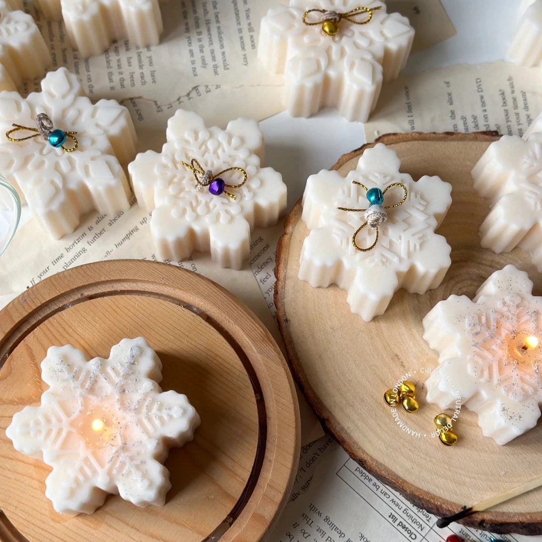Snowflake Christmas Candle - Sandalwood