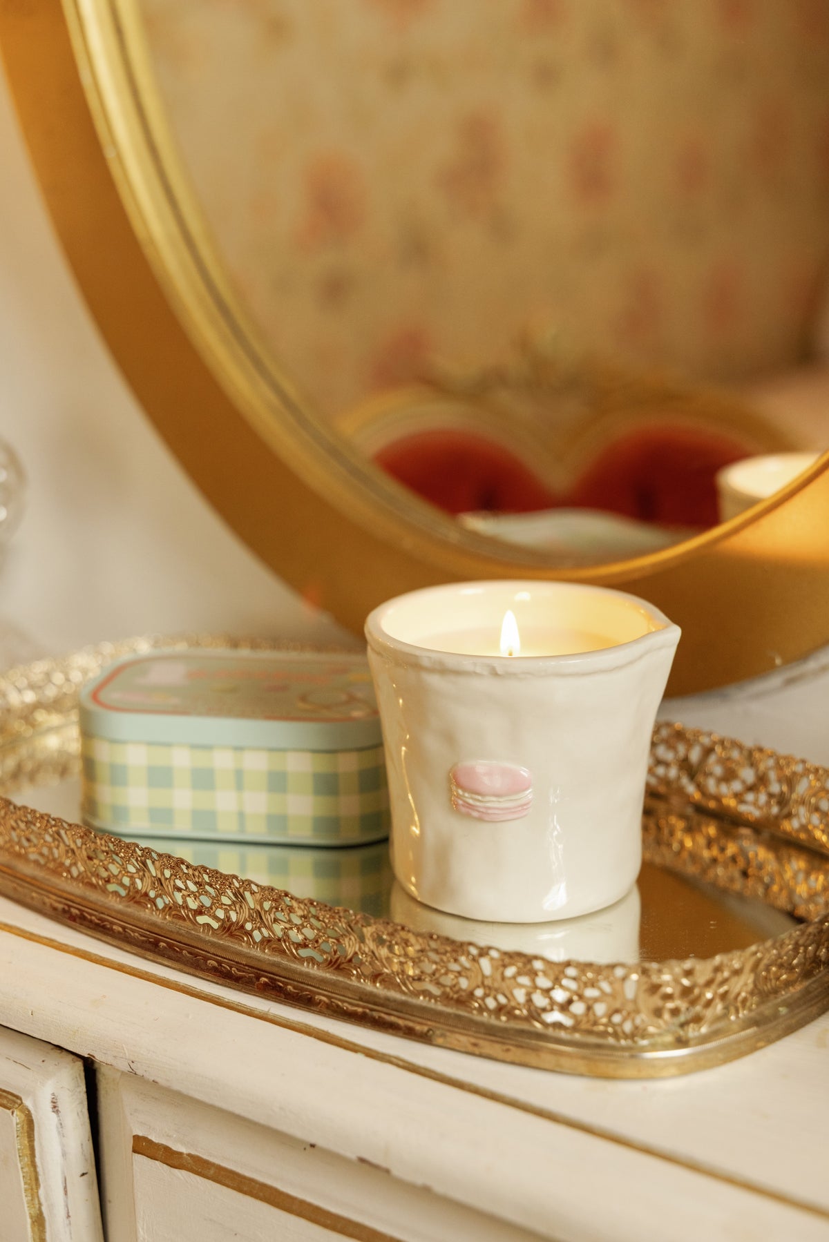 Bistro Macaron Embossed Ceramic Candle - Amber & Pistachio