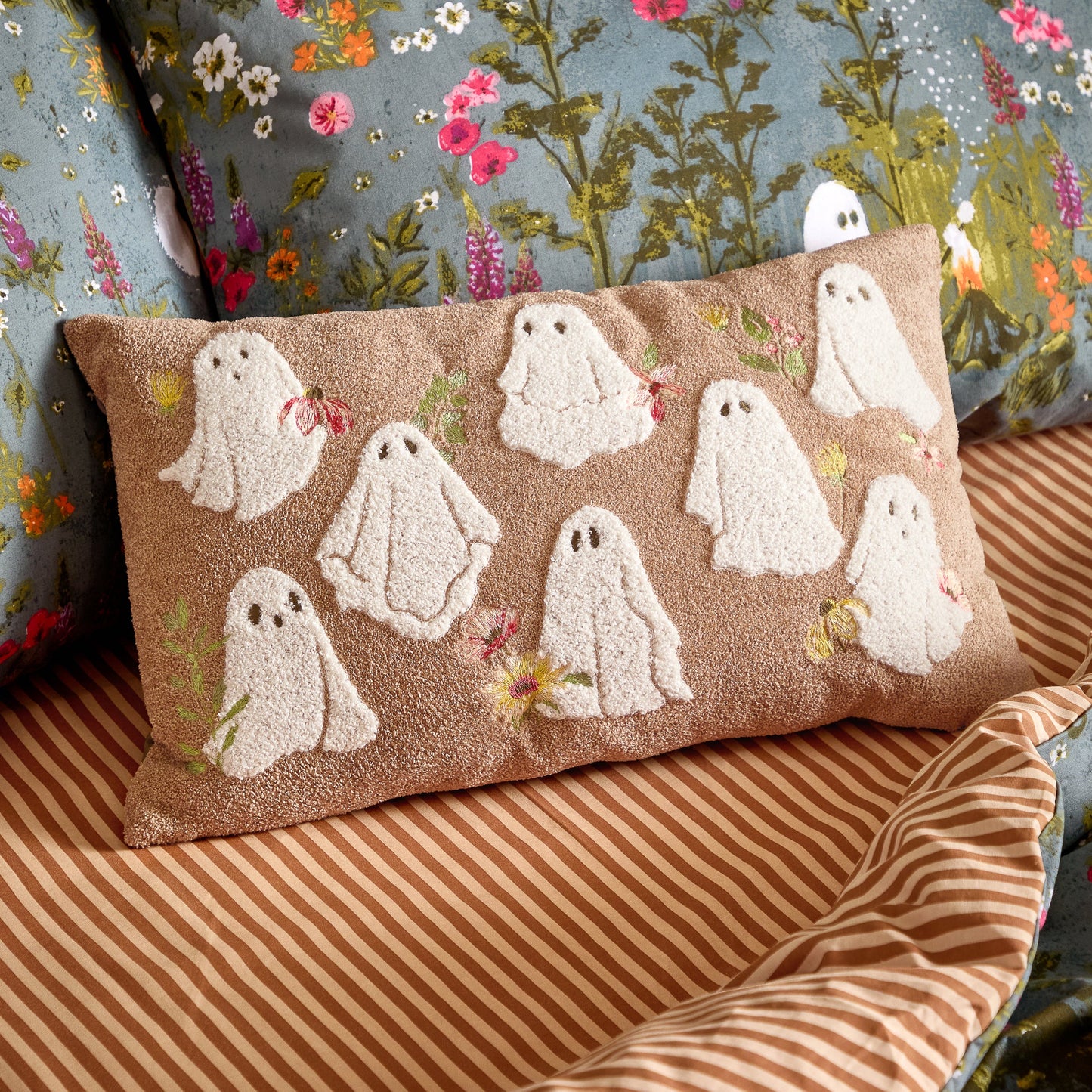 Bootanical Ghost Boucle Cushion - Natural