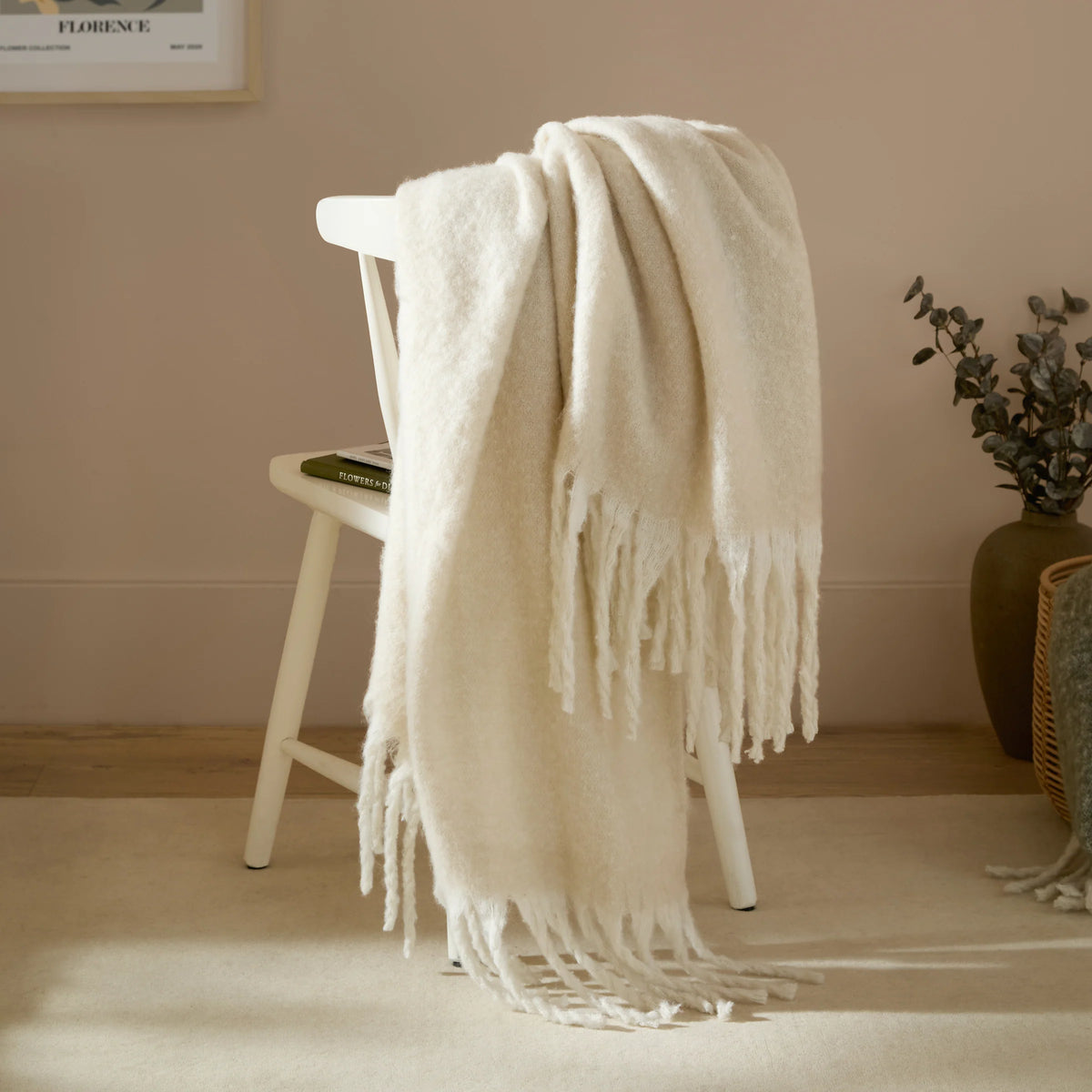 Cozy Woven Tasselled Throw – Ecru