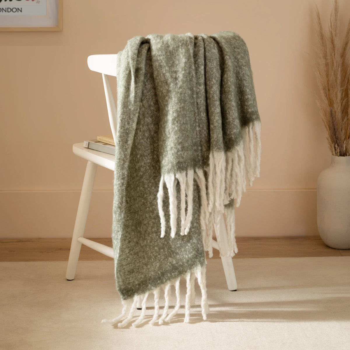 Cozy Woven Tasselled Throw – Green