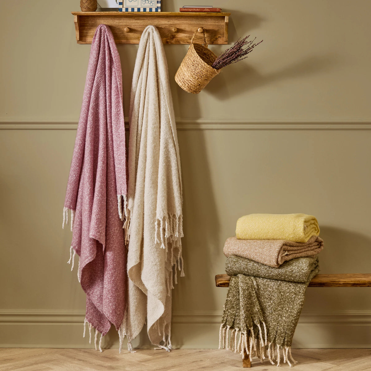 Isla Woven Tasselled Throw - Green